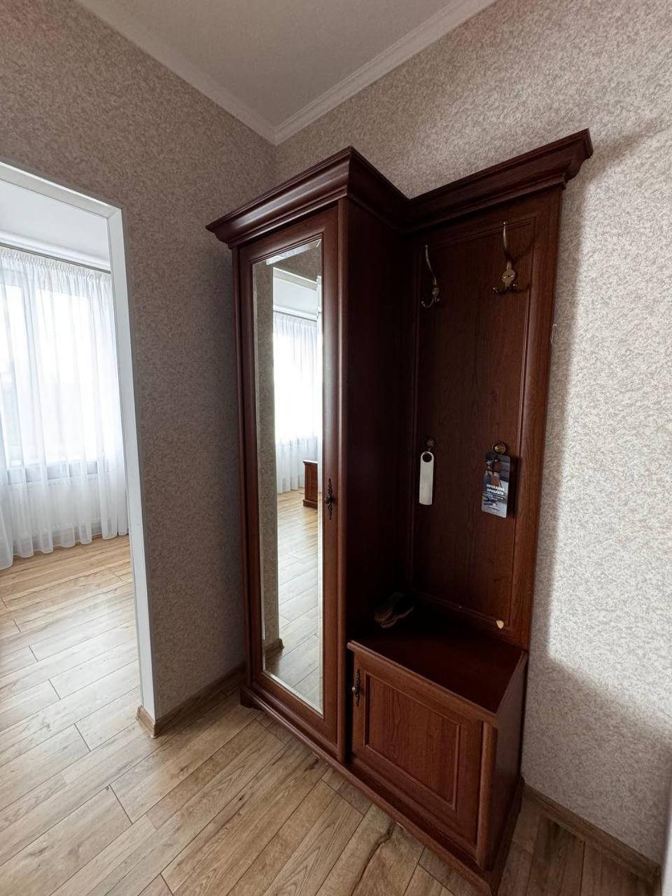 Готель Elisavetgrad クロプィウヌィーツィクィイ エクステリア 写真
